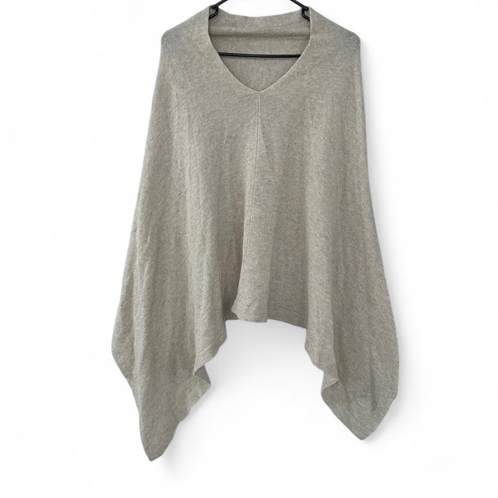 Carol & Co Old Money Soft cashmere Wool Made In Italy V-neck poncho